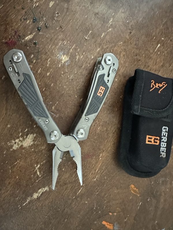 tagi-000011-03 Gerber Bear Grylls Ultimate Multi-Tool with Nylon Sheath