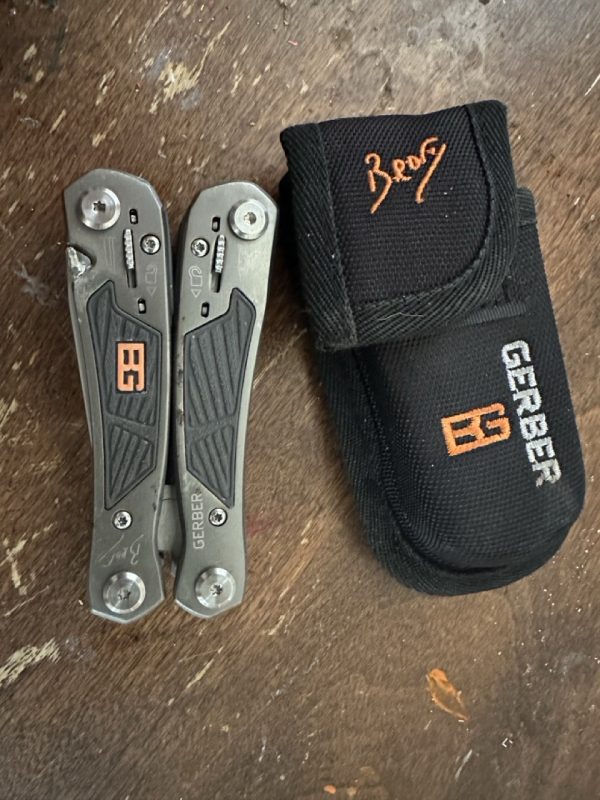tagi-000011-04 Gerber Bear Grylls Ultimate Multi-Tool with Nylon Sheath