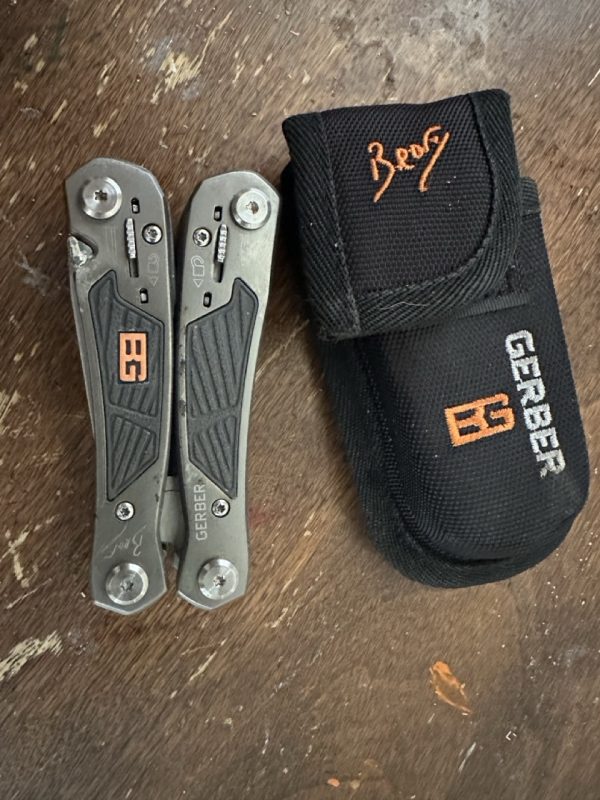 tagi-000011-05 Gerber Bear Grylls Ultimate Multi-Tool with Nylon Sheath