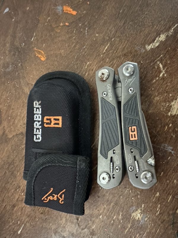 tagi-000011-06 Gerber Bear Grylls Ultimate Multi-Tool with Nylon Sheath