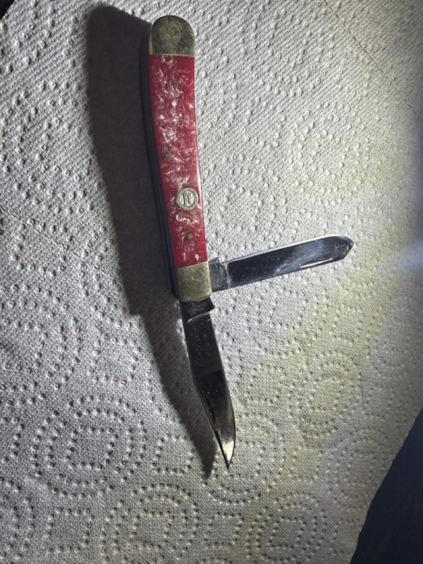 tagi-000012-02 Vintage Bear Cutlery Red Pearl-Style Two-Blade Pocket Knife